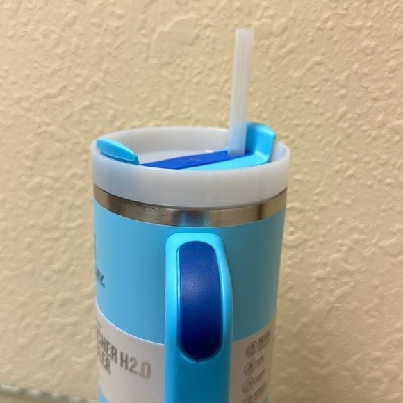 Stanley Pool Blue 40z - Picture 6 of 9